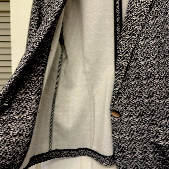 NWT Stretchy women’s collared blazer B/W sz M no-iron, great for travel! - Picture 4 of 5